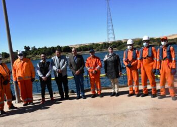 محافظ أسوان يشهد تجربة المحاكاة العملية لمكافحة تلوث بترولى نهرى بمرسى الأعقاب 24 - جريدة المساء