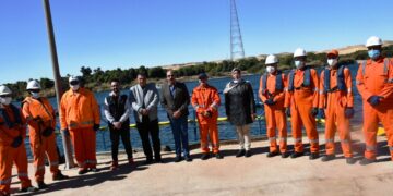 محافظ أسوان يشهد تجربة المحاكاة العملية لمكافحة تلوث بترولى نهرى بمرسى الأعقاب 1 - جريدة المساء