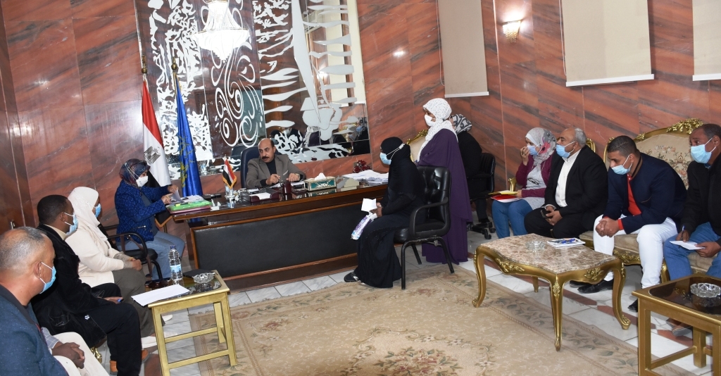 محافظ أسوان يستمع لمطالب 50 مواطن ومواطنة في اللقاء الجماهيري 18 - جريدة المساء