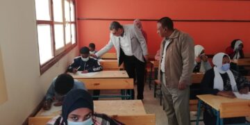 وكيل تعليم أسوان يتفقد امتحانات الشهادة الإعدادية 2 - جريدة المساء وكيل تعليم أسوان يتفقد امتحانات الشهادة الإعدادية 1 - جريدة المساء