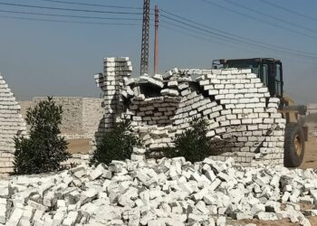 محافظ بني سويف يتابع سير العمل في المرحلة الأولى من الموجة الـ 19 لحملات إزالة التعديات 23 - جريدة المساء