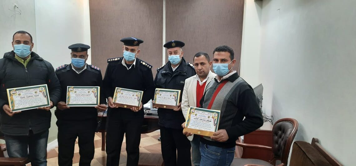 اللجنة النقابية للسكة الحديد بالمنيا احتفلت مع رجال الشرطة بعيدهم 19 - جريدة المساء