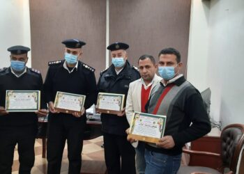 اللجنة النقابية للسكة الحديد بالمنيا احتفلت مع رجال الشرطة بعيدهم 19 - جريدة المساء