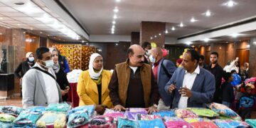 محافظ أسوان يتفقد معرض كسوة الشتاء ضمن جهود مبادرة " الناس لبعضهم " 2 - جريدة المساء محافظ أسوان يتفقد معرض كسوة الشتاء ضمن جهود مبادرة " الناس لبعضهم " 1 - جريدة المساء