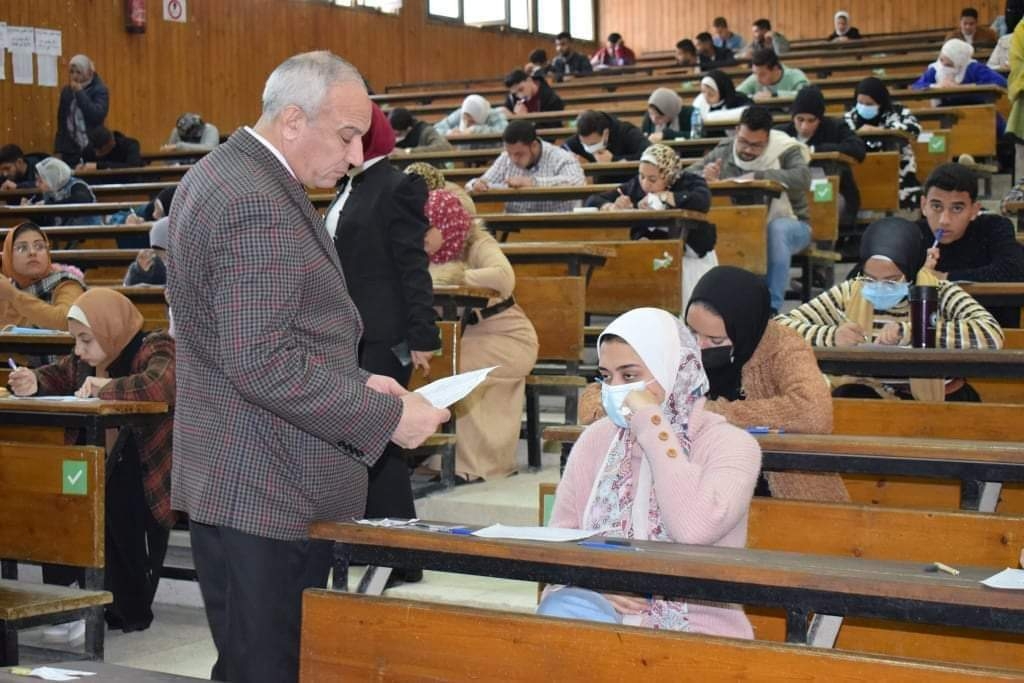 بدء الاختبارات الالكترونية لطلاب الفرقة الرابعة "بتمريض المنيا" 19 - جريدة المساء