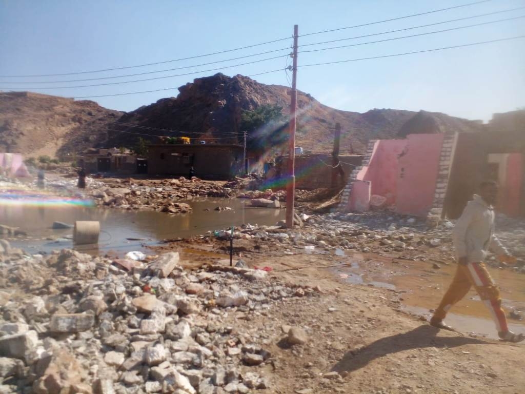 محافظ أسوان: بدء إزالة المنازل المخالفة بمخرات السيول وصرف التعويضات السكنية والمالية لـ 112 حالة بعزبة الفرن والناصرية 16 - جريدة المساء