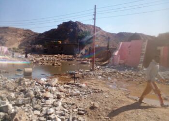 محافظ أسوان: بدء إزالة المنازل المخالفة بمخرات السيول وصرف التعويضات السكنية والمالية لـ 112 حالة بعزبة الفرن والناصرية 17 - جريدة المساء
