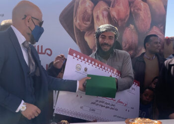 زينب محمد تفوز بجائزة أفضل وجبة سيوية بمهرجان التمور 33 - جريدة المساء