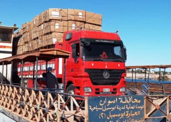 محافظ أسوان : إستئناف حركة الملاحة النهرية وإنتظام الحركة التجارية وعبور الشاحنات بين مينائي قسطل وأشكيت 20 - جريدة المساء