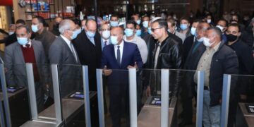 خلال جولته بمحطة مصر.. وزير النقل يشهد بدء التشغيل التجريبي لبوابات الركاب الإلكترونية 1 - جريدة المساء