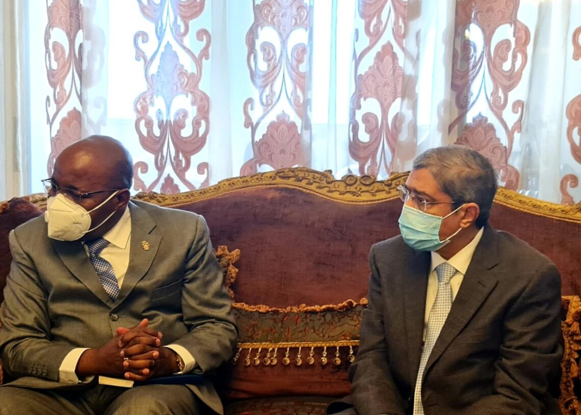   العربي وسفير غينيا الاستوائية  يبحثا البدء في خطوات جادة لتنمية العلاقات التجارية. 24 - جريدة المساء