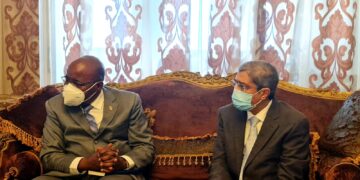   العربي وسفير غينيا الاستوائية  يبحثا البدء في خطوات جادة لتنمية العلاقات التجارية. 7 - جريدة المساء