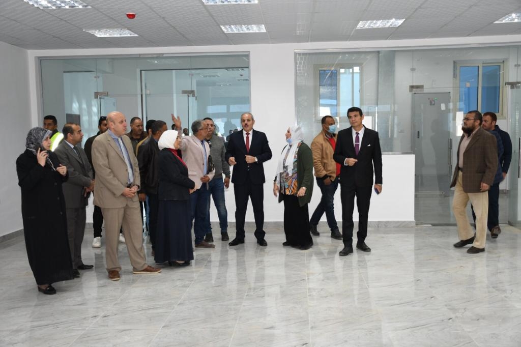 رئيس جامعة القناة : سرعة الإنتهاء من التجهيزات النهائية لمعامل الإختبارات الإلكترونية بكلية الصيدلة 19 - جريدة المساء