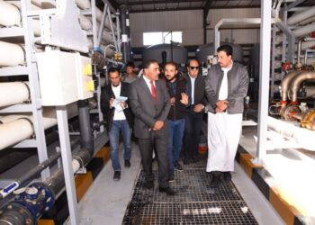 محافظ مطروح يتفقد محطة تحلية مياه البحر .. ب"برانى" 29 - جريدة المساء