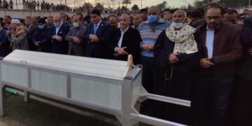 محافظ بني سويف يتقدم  صلاة الجنازة على ضحايا الصحراوي الغربي أبناء "شاويش" باهناسيا 1 - جريدة المساء