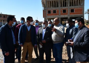 محافظ الفيوم يتفقد مشروعات "حياة كريمة" بإطسا 17 - جريدة المساء