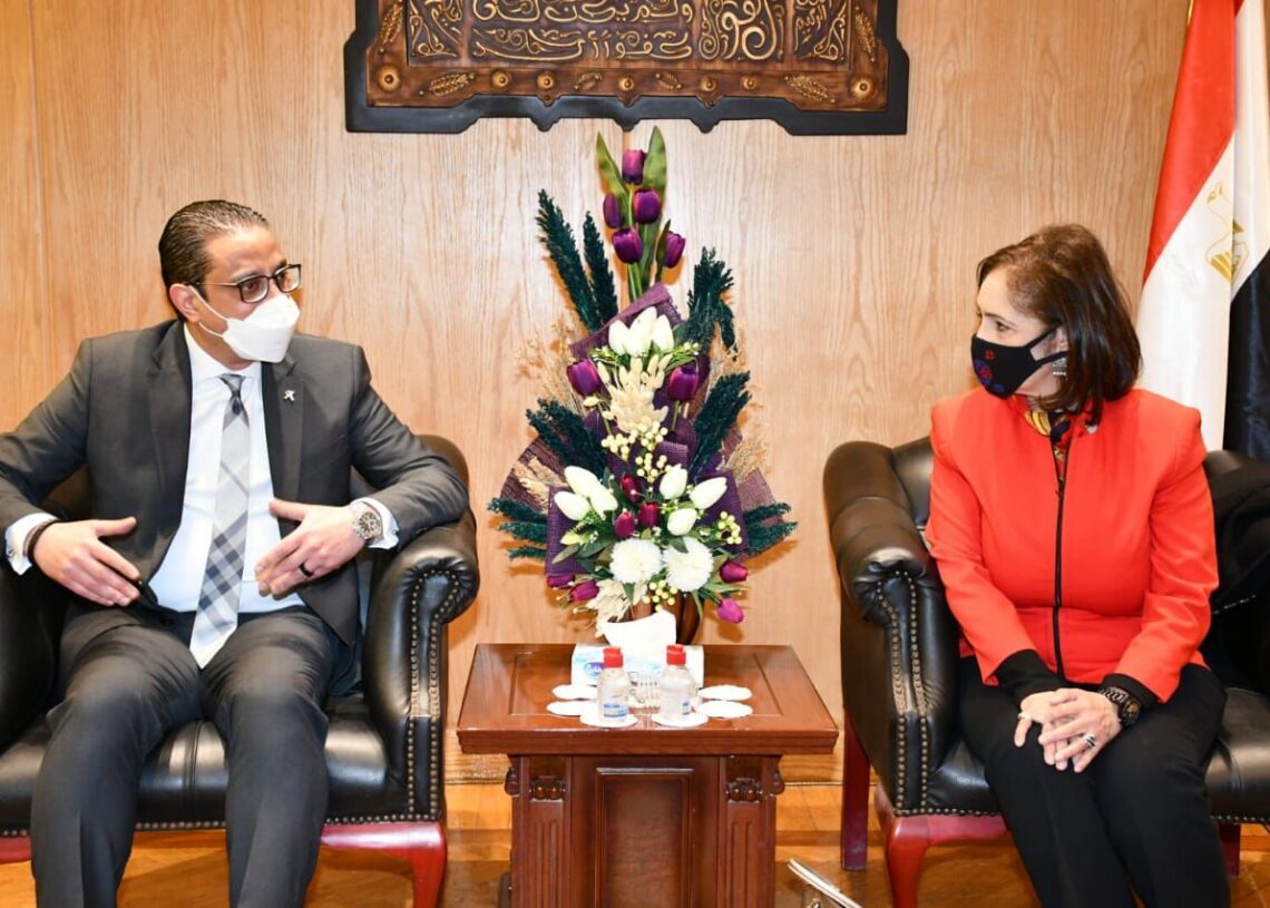 محافظ الفيوم يستقبل رئيس اللجنة الوطنية التنسيقية لمكافحة ومنع الهجرة غير الشرعية.. لبحث مجالات التعاون المشترك 19 - جريدة المساء