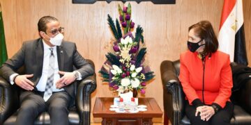 محافظ الفيوم يستقبل رئيس اللجنة الوطنية التنسيقية لمكافحة ومنع الهجرة غير الشرعية.. لبحث مجالات التعاون المشترك 1 - جريدة المساء