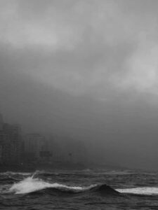ظاهرة نادرة الضباب يجتاح الأسكندرية وسط هطول الامطار 20 - جريدة المساء