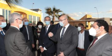    وزير الإتصالات ومحافظ بني سويف  يتفقدان المنطقة التكنولوجية  بشرق النيل 1 - جريدة المساء