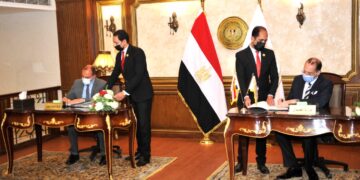 بروتوكول تعاون بين "العدل" و "اتصالات مصر" لتقديم خدمات الشهر العقارى بفروع الشركة في 17 محافظة 2 - جريدة المساء بروتوكول تعاون بين "العدل" و "اتصالات مصر" لتقديم خدمات الشهر العقارى بفروع الشركة في 17 محافظة 1 - جريدة المساء