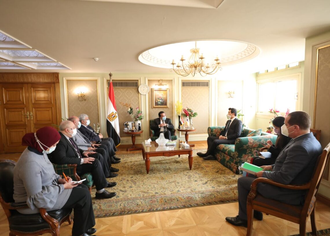 وزير التعليم العالي يبحث آليات التعاون العلمى والتكنولوجى مع كوريا الجنوبية 19 - جريدة المساء