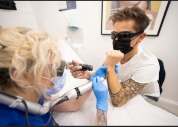 عيادات ازالة الوشم تنتشر فى بريطانيا 17 - جريدة المساء