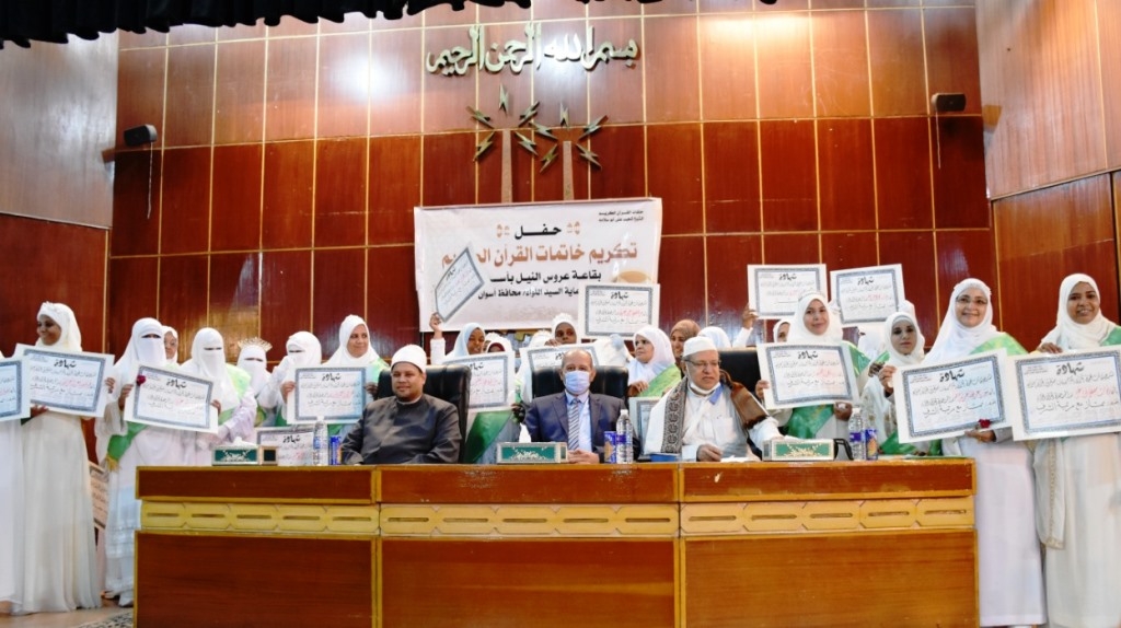 محافظ أسوان يكلف السكرتير العام بحضور الحفل السنوي لتكريم 34 من خاتمات القرآن الكريم 19 - جريدة المساء