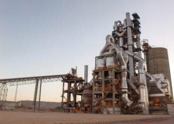 "أسمنت النهضة" بقنا يعلن انتهاء أزمة عمال "أسيك" 17 - جريدة المساء