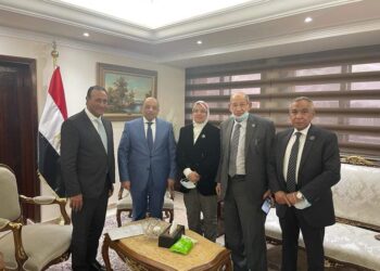 نواب المنيا يناقشون مشكلات الحيز العمرانى والصرف الصحى مع وزير التنمية المحلية 18 - جريدة المساء