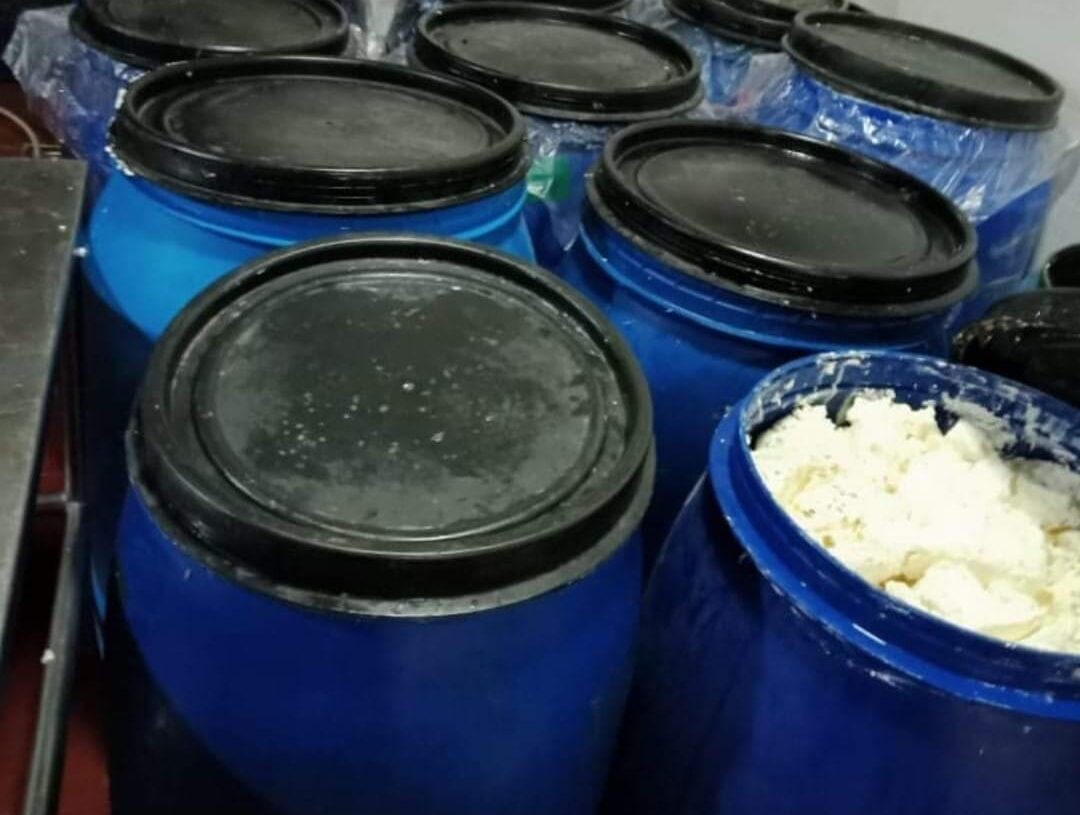 ضبط 6 أطنان من منتجات الألبان والمجمدات الفاسدة بدمياط 17 - جريدة المساء