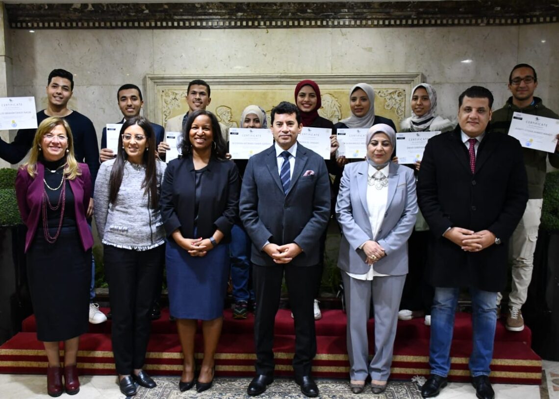 وزير الشباب يُكرم المتميزين في البرنامج التدريبي "تنمية مهارات شباب مصر" من IBM وصناع الخير 18 - جريدة المساء وزير الشباب يُكرم المتميزين في البرنامج التدريبي "تنمية مهارات شباب مصر" من IBM وصناع الخير 17 - جريدة المساء