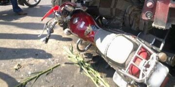 مصرع طالب قى اصطدام نقل بموتوسيكل بسوهاج 2 - جريدة المساء مصرع طالب قى اصطدام نقل بموتوسيكل بسوهاج 1 - جريدة المساء