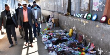 محافظ أسوان يوجه برفع الإشغالات وتكثيف النظافة العامة والإنارة في حي شرق المدينة 1 - جريدة المساء