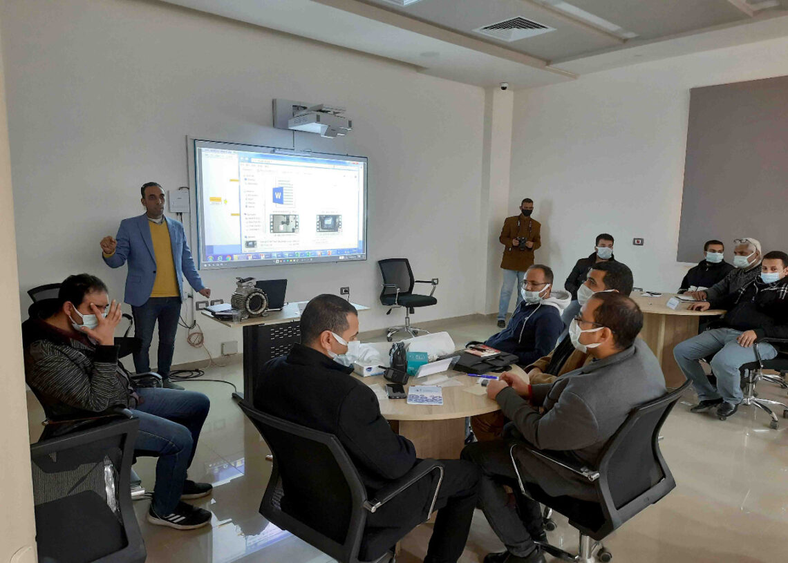 خمس شركات مياه شرب وصرف صحى تشارك بورشة عمل صيانة واصلاح ولف المحركات الكهربائية بسوهاج. 15 - جريدة المساء