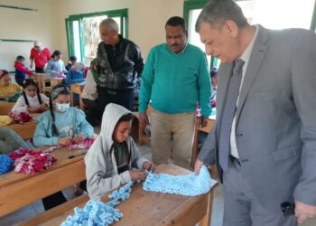 وكيل تعليم أسوان يشهد ورشة عمل "اصنع كوفية" ضمن مبادرة "احساسنا واحد" 26 - جريدة المساء