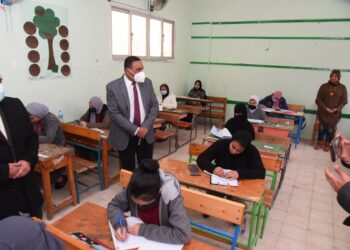 لليوم الثانى على التوالي محافظ مطروح يتابع سير امتحانات الشهادة الاعدادية . 24 - جريدة المساء