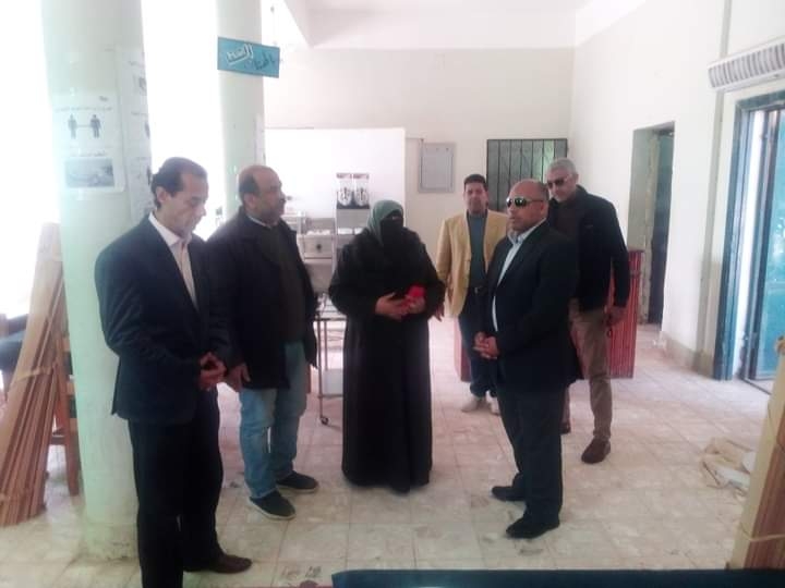 وكيل وزارة تعليم مطروح يتفقد انتظام الدراسة بالمدرسة الفندقية في حي الشروق 17 - جريدة المساء