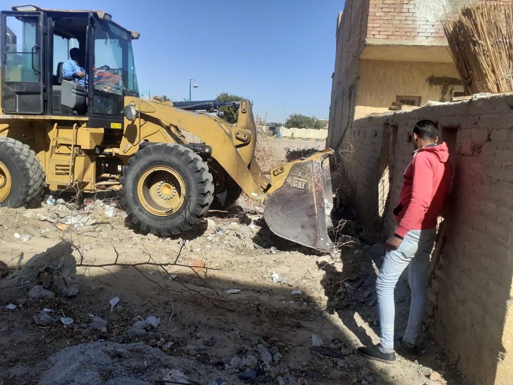 رفع ١٠ أطنان من الأتربة والمخلفات الصلبة بمدينة سفاجا 19 - جريدة المساء