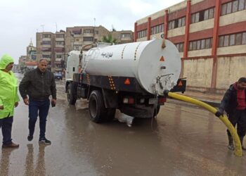 بورسعيد تزيل اثار مياه الأمطار بالاحياء 25 - جريدة المساء