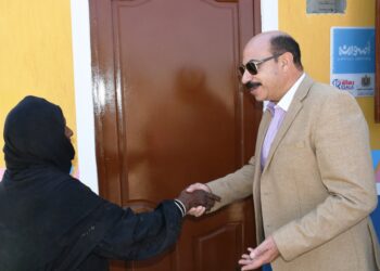 محافظ أسوان يسلم 20 منزلا لمتضرري السيول في الكوبانية 19 - جريدة المساء