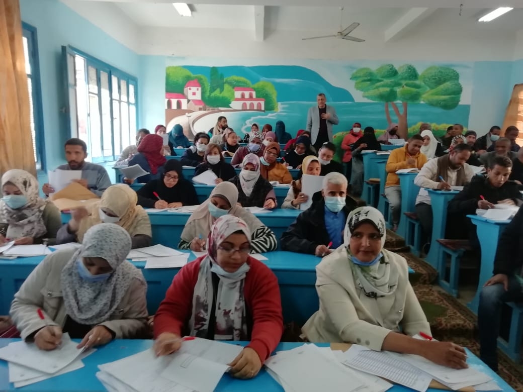 وكيل تعليم أسوان يتفقد لجان تقدير درجات الشهادة الإعدادية 19 - جريدة المساء