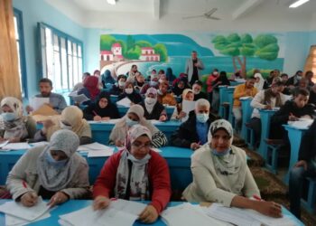 وكيل تعليم أسوان يتفقد لجان تقدير درجات الشهادة الإعدادية 16 - جريدة المساء