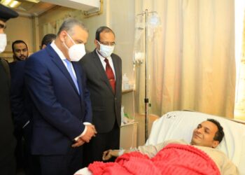 محافظ سوهاج يطمئن على الحالة الصحية للنقيب " أحمد عصام " 31 - جريدة المساء