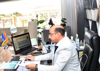 محافظ أسوان يشارك فى إجتماع وزير التنمية المحلية مع المحافظين لمتابعة جهود إزالة التعديات على الأراضي الزراعية 25 - جريدة المساء
