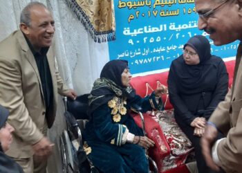 فرق التدخل السريع تنقذ سيدة مسنة بلا مأوى ورعاية عاجلة لشاب بشوارع أسيوط 24 - جريدة المساء
