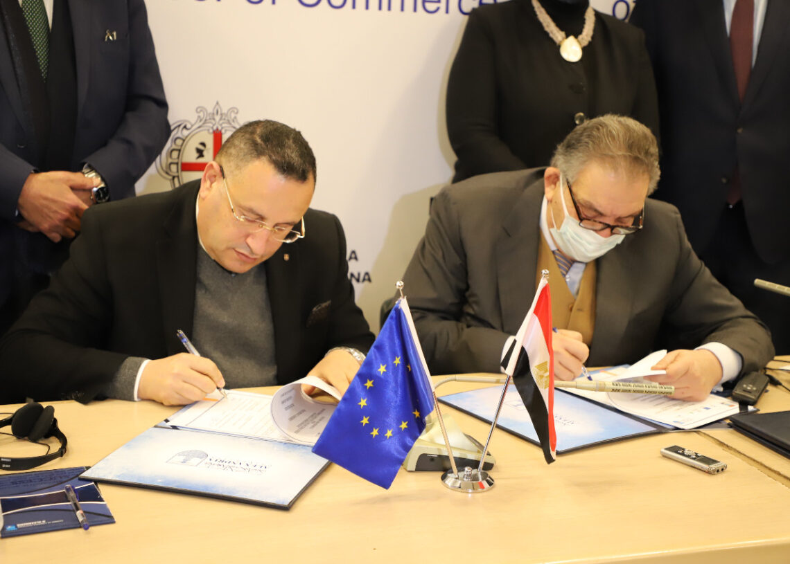 "غرفة الإسكندرية" تطلق بدء تشغيل سوق العامرية بالطاقة الشمسية 19 - جريدة المساء