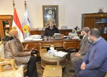 محافظ أسيوط يلتقي مديرة مكتبة مصر العامة لمتابعة أعمال التطوير والتجهيز للافتتاح 20 - جريدة المساء