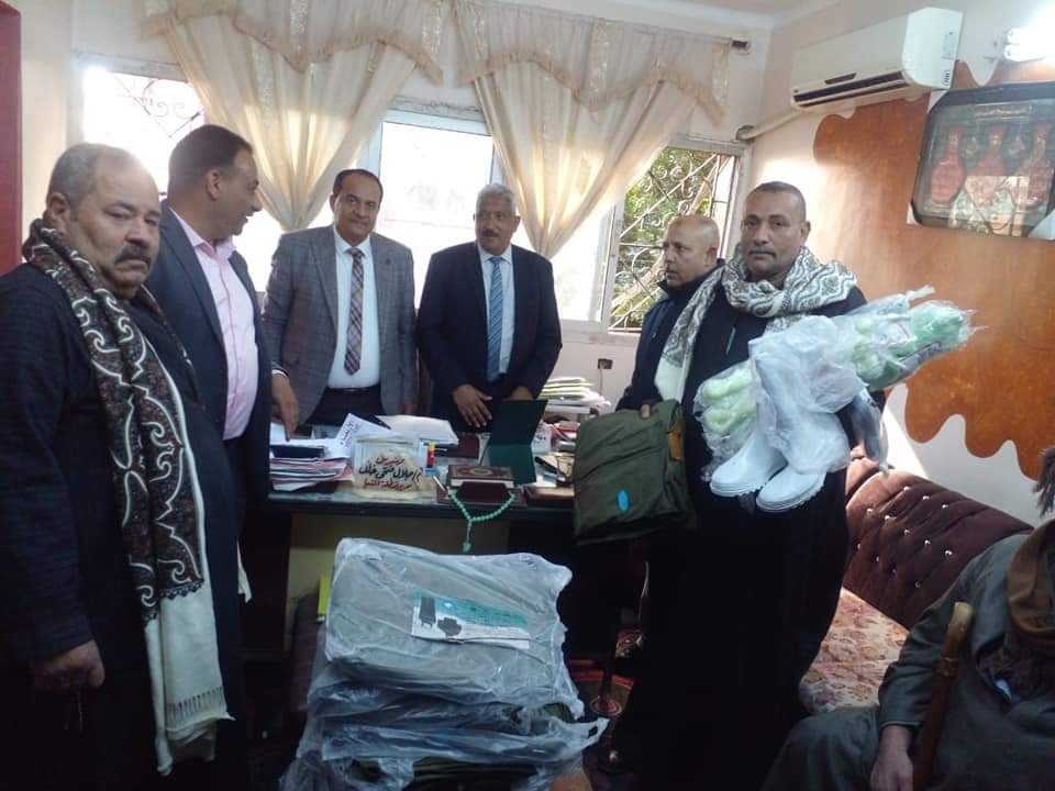 ملابس ومستلزمات للصيادين بمحافظة المنيا 15 - جريدة المساء