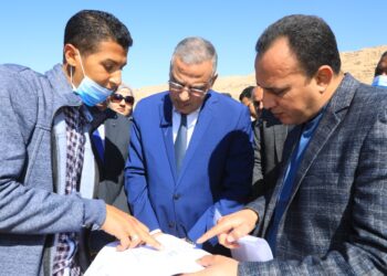 محافظ سوهاج يتفقد سير العمل بعدد من مشروعات تطوير الريف المصرى"حياة كريمة" بقرى مركز ساقلتة . 33 - جريدة المساء